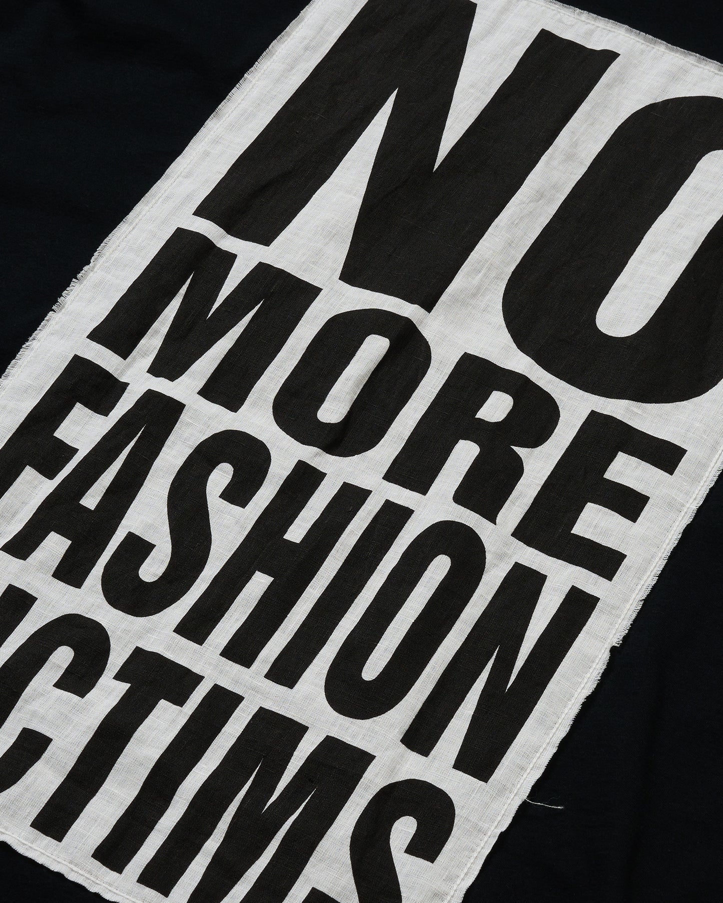 INSIDEOUT SLOGAN TEE BLACK